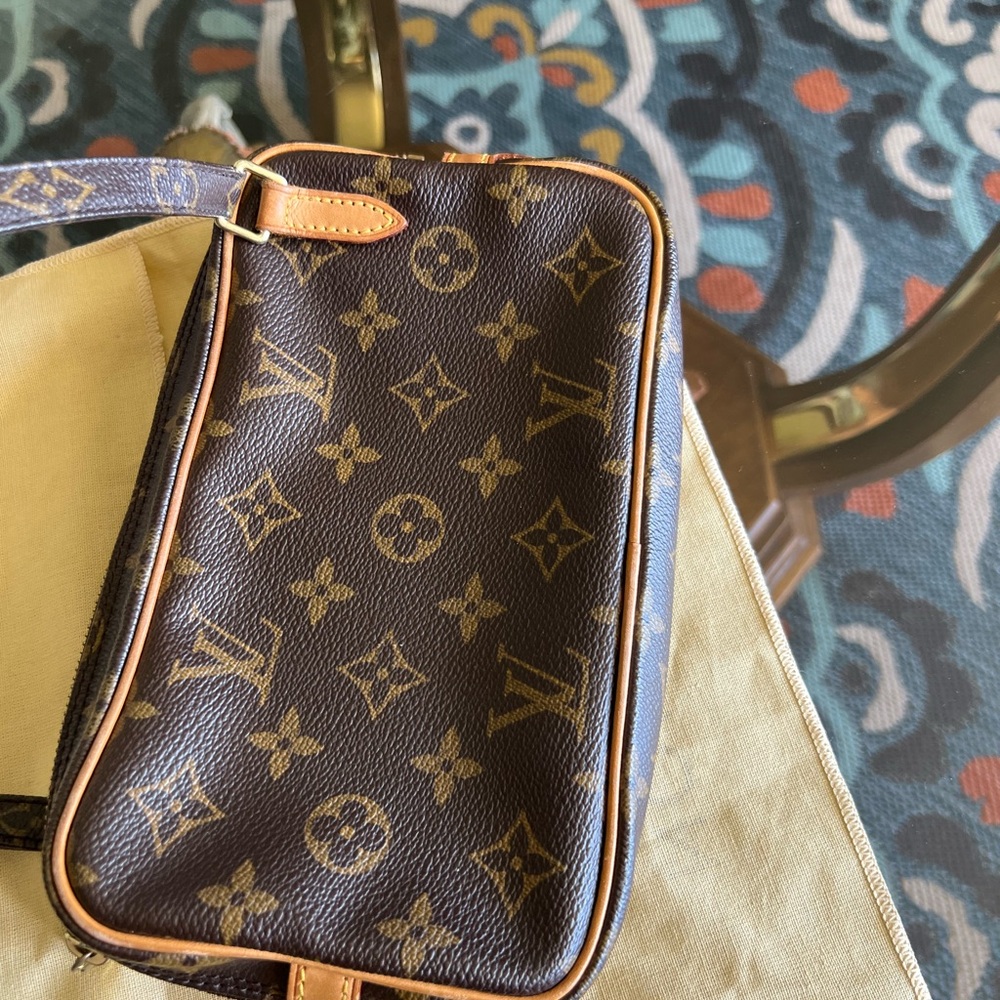 Brown Leather Zip Wallet - Picture 8 of 12